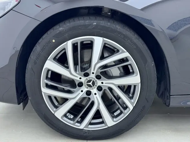 Mercedes-Benz E-Class — Фото автомобиля 18