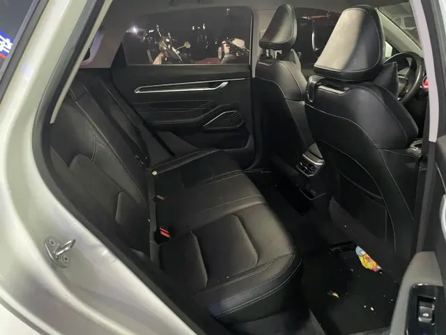 Geely Emgrand — Фото автомобиля 10