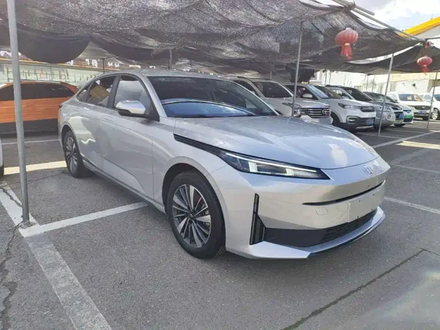 Changan Qiyuan A05 — Фото автомобиля 3