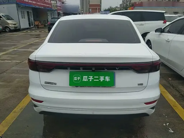 Geely Emgrand — Фото автомобиля 5
