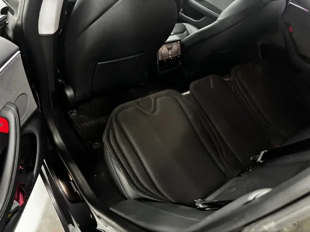Tesla Model 3 — Фото автомобиля 6