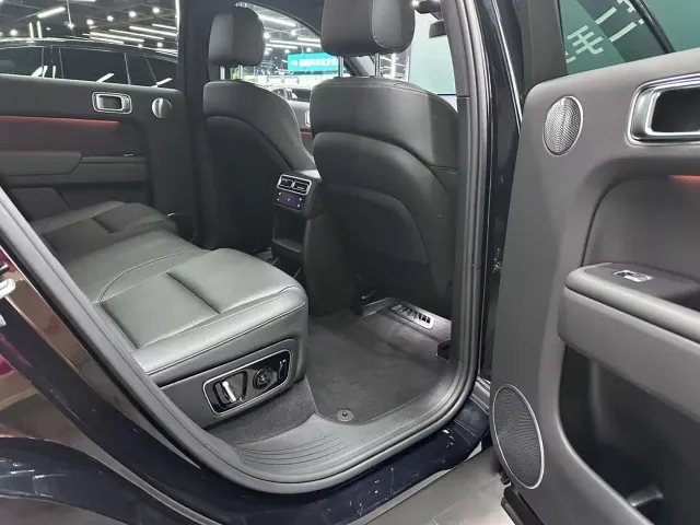 Li Auto L7 — Фото автомобиля 14