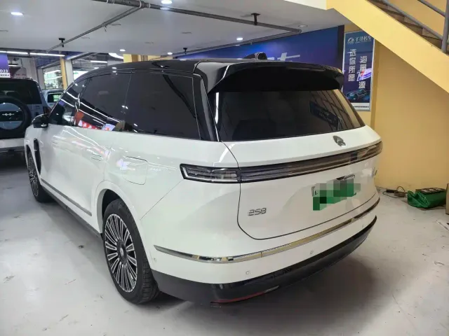Nio ES8 — Фото автомобиля 14