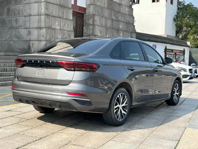 Geely Emgrand — Фото автомобиля 7
