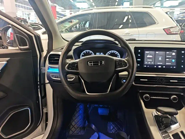 Geely Binyue — Фото автомобиля 10