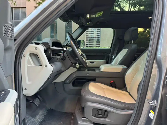 Land Rover Defender — Фото автомобиля 6