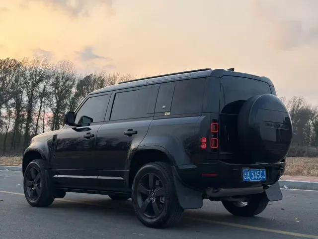 Land Rover Defender — Фото автомобиля 9