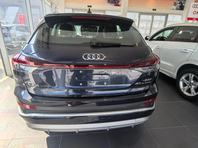 Audi Q4 e-tron — Фото автомобиля 4