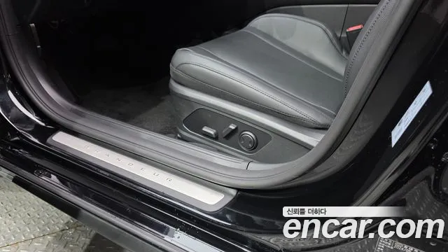 Hyundai Grandeur Grandeur (GN7) 2.5 Бензин 2WD — Фото автомобиля 18