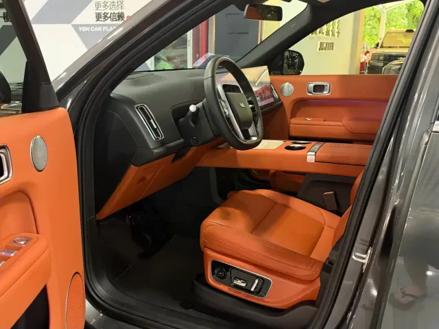 Li Auto L8 — Фото автомобиля 4