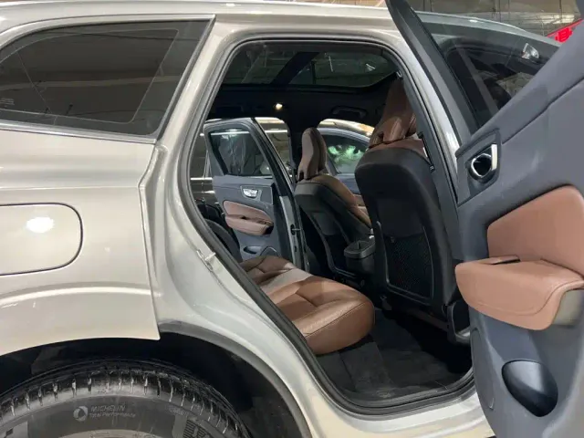 Volvo XC60 — Фото автомобиля 16