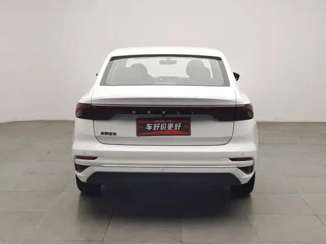 Geely Emgrand — Фото автомобиля 4