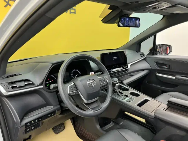 Toyota Granvia — Фото автомобиля 13