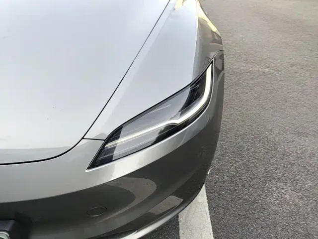 Tesla Model 3 — Фото автомобиля 23