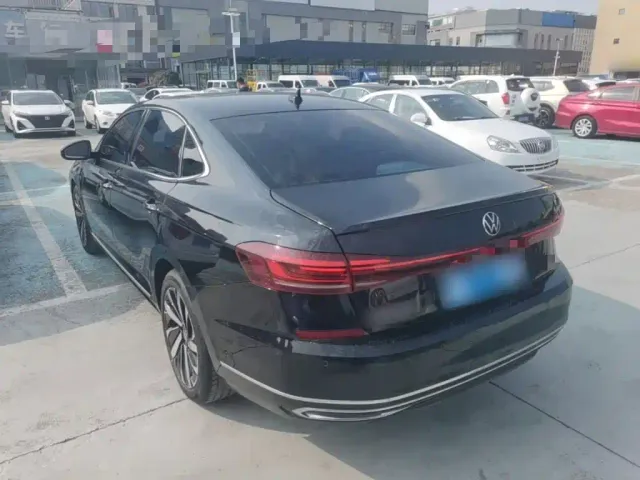 Volkswagen Passat — Фото автомобиля 4