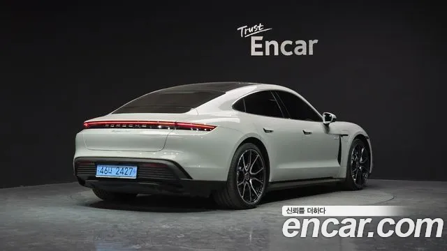 Porsche Taycan — Фото автомобиля 2