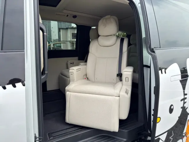 Li Auto MEGA — Фото автомобиля 13