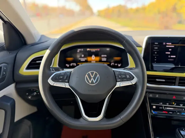 Volkswagen T-Roc — Фото автомобиля 12