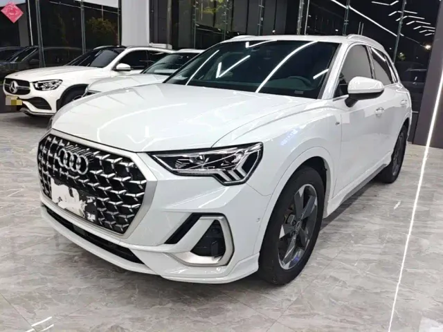 Фотография автомобиля — Audi Q3