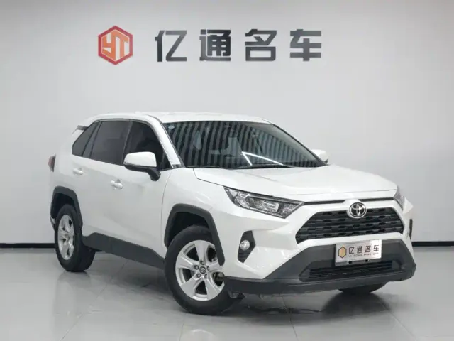 Toyota RAV4 — Фото автомобиля 3