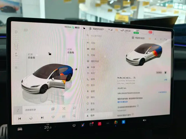Tesla Model 3 — Фото автомобиля 7