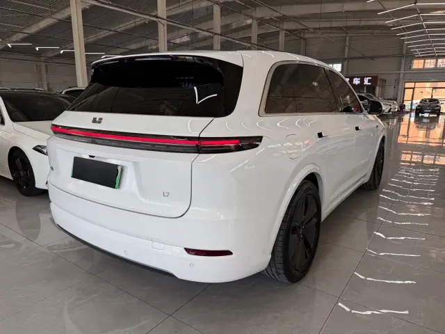 Li Auto L7 — Фото автомобиля 4