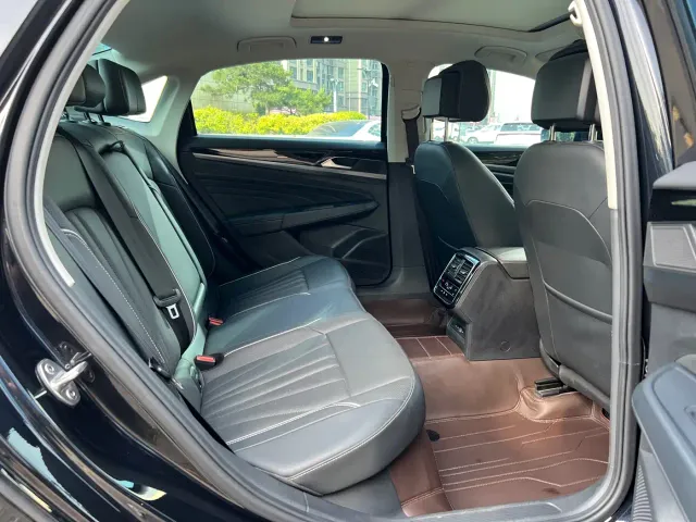 Volkswagen Passat — Фото автомобиля 17