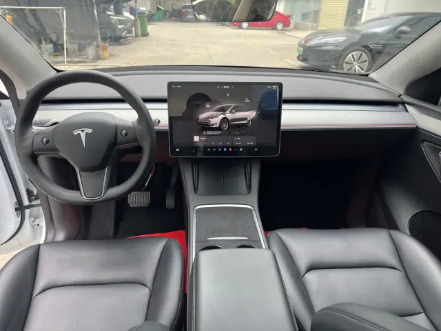 Tesla Model Y — Фото автомобиля 4