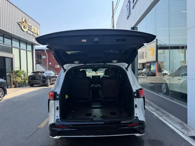 Toyota Granvia — Фото автомобиля 8