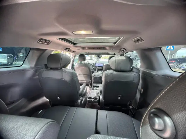 Toyota Sienna — Фото автомобиля 13