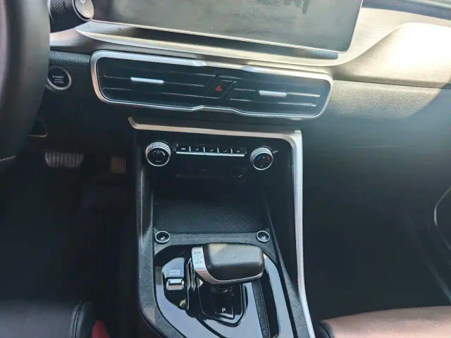 Geely Binyue — Фото автомобиля 15