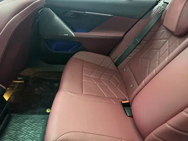BMW 5 Series — Фото автомобиля 14