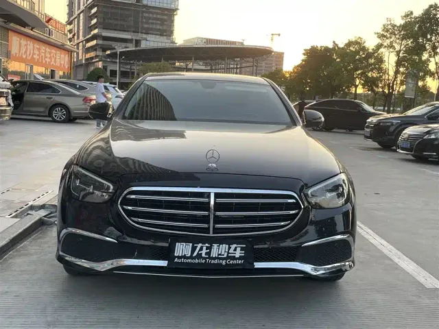 Mercedes-Benz E-Class — Фото автомобиля 2