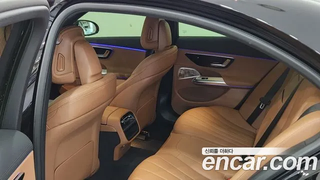 Mercedes-Benz E-Class — Фото автомобиля 12