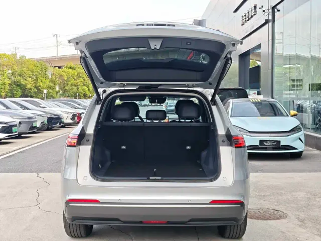 Geely Galaxy Starship 7 EM-i — Фото автомобиля 12