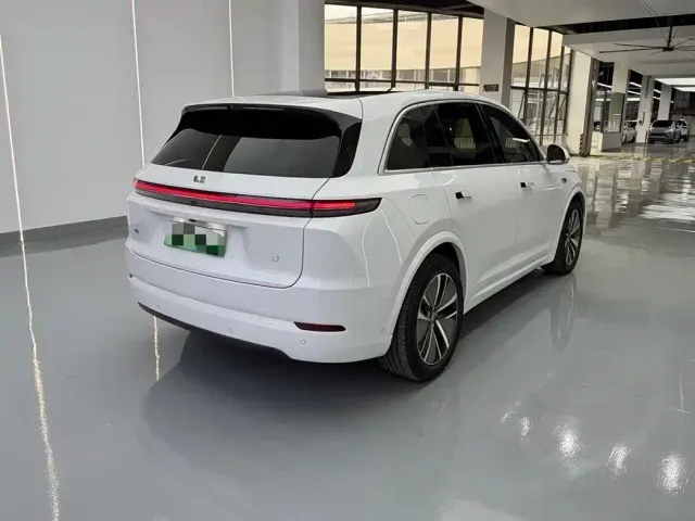 Li Auto L7 — Фото автомобиля 11