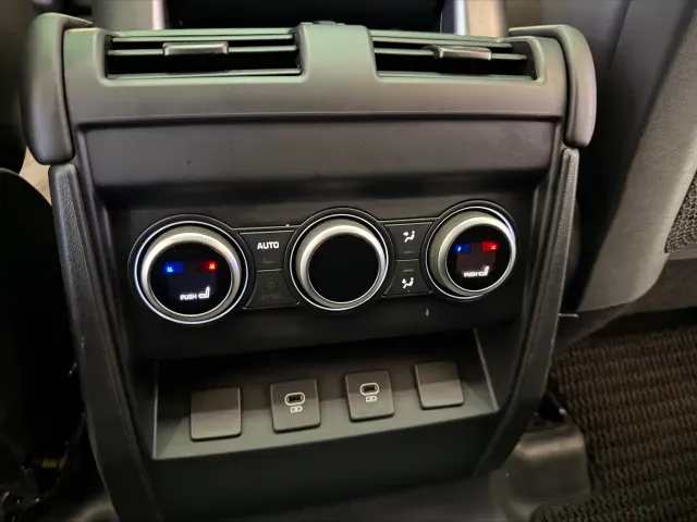 Land Rover Defender — Фото автомобиля 10