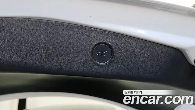 Tesla Model 3 — Фото автомобиля 30