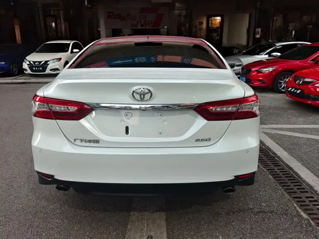 Toyota Camry — Фото автомобиля 5
