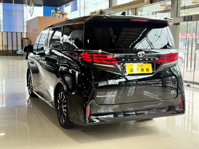 Toyota Alphard — Фото автомобиля 28