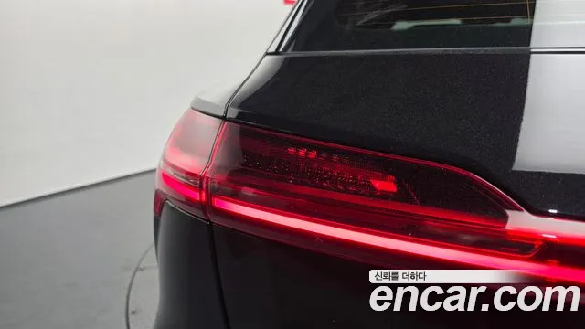Audi e-tron — Фото автомобиля 19