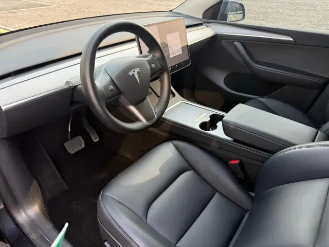 Tesla Model Y — Фото автомобиля 10