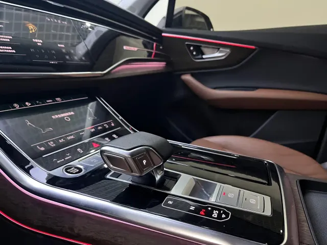 Audi Q7 — Фото автомобиля 10