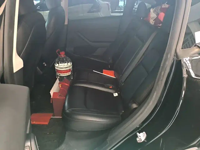 Tesla Model Y — Фото автомобиля 16
