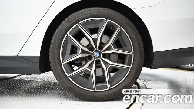 BMW 5 Series G60 — Фото автомобиля 5
