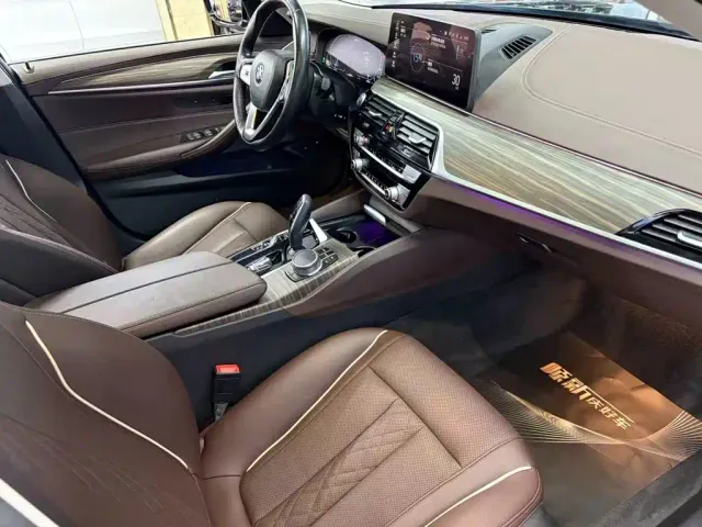 BMW 5 Series — Фото автомобиля 13