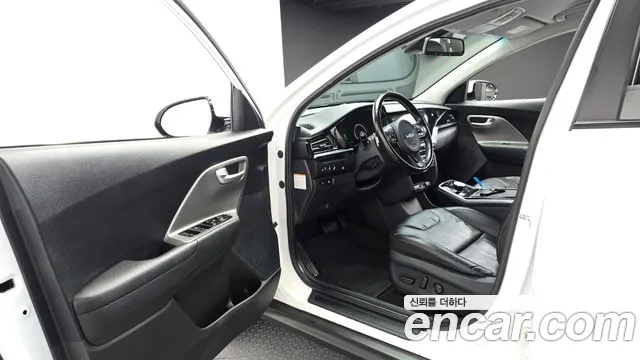 Kia Niro — Фото автомобиля 15