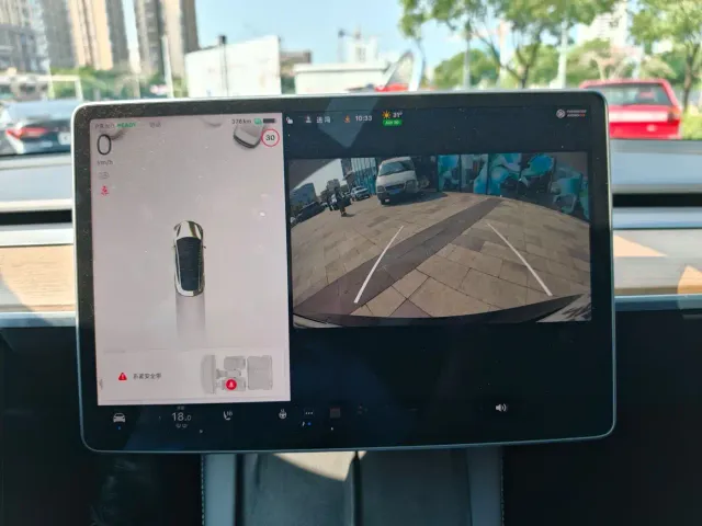 Tesla Model 3 — Фото автомобиля 24