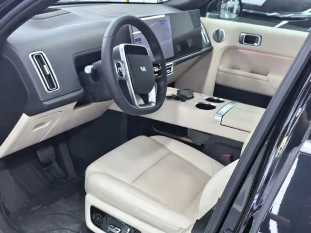 Li Auto L8 — Фото автомобиля 9