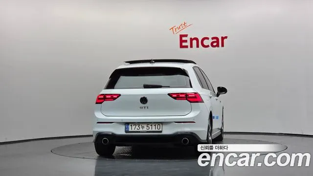 Volkswagen Golf — Фото автомобиля 4
